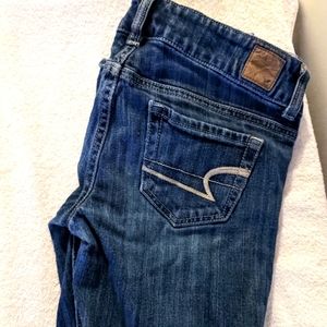 American Eagle jeans and T-shirt